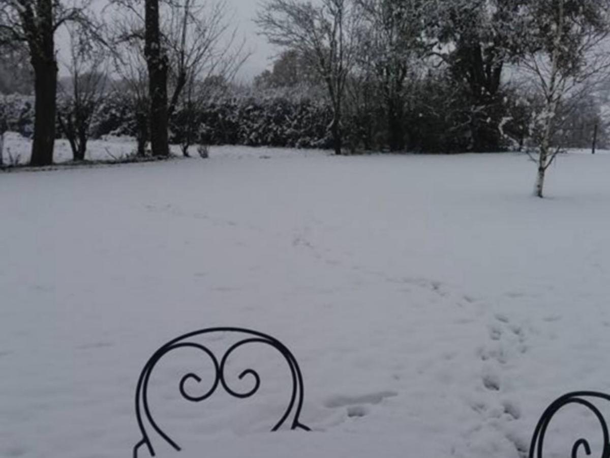 Gite Les Aubues Lormes Luaran gambar